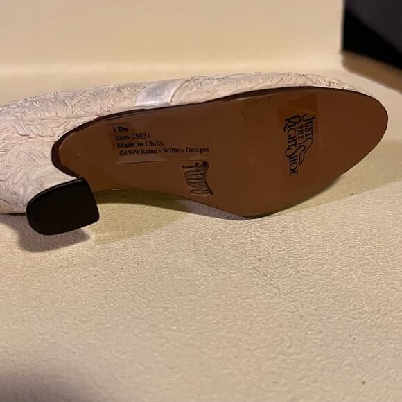 Just the Right Shoe I Do - Picture 9 of 11
